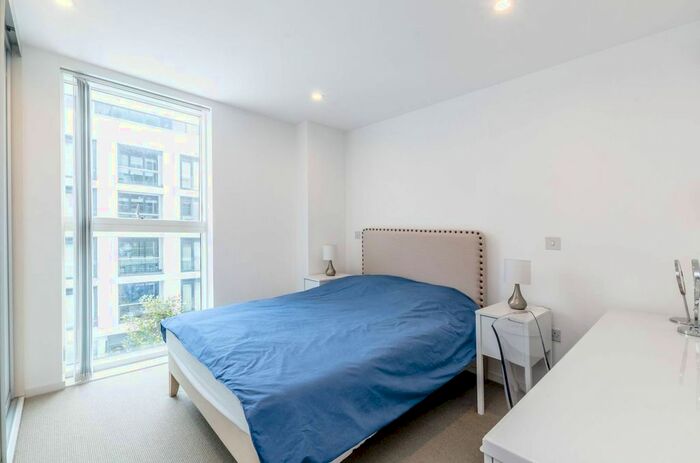 2 Bedroom Flat To Rent In Dance Square, Clerkenwell, London, EC1V
