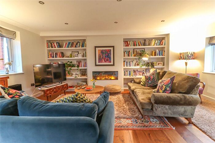 2 Bedroom Parking For Sale In High Street, Stockbridge, Hampshire, SO20