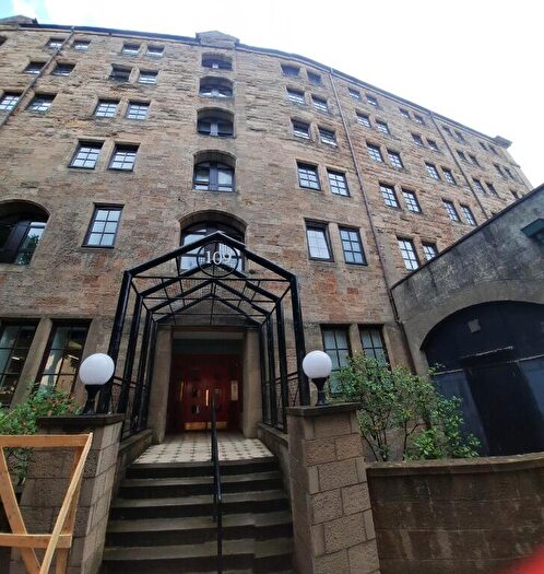 2 Bedroom Flat To Rent In Bell Street, Glasgow, (), G4