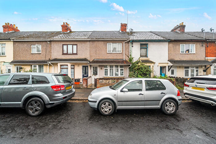 3 Bedroom Terraced House For Sale In Caulfield Road, Gorse Hill, Swindon, SN2