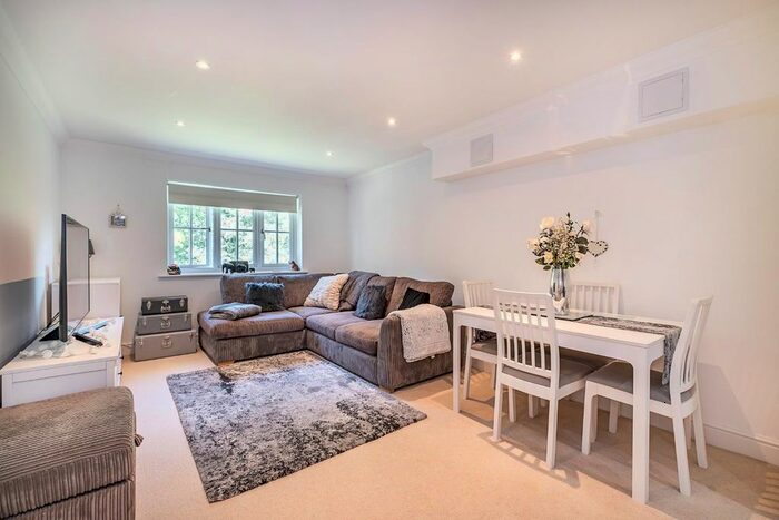 2 Bedroom Flat For Sale In Highdown Close, Banstead, SM7