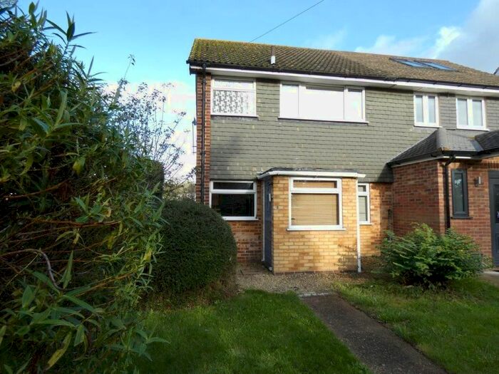 3 Bedroom End Of Terrace House To Rent In Buckingham Road, Hampton, TW12
