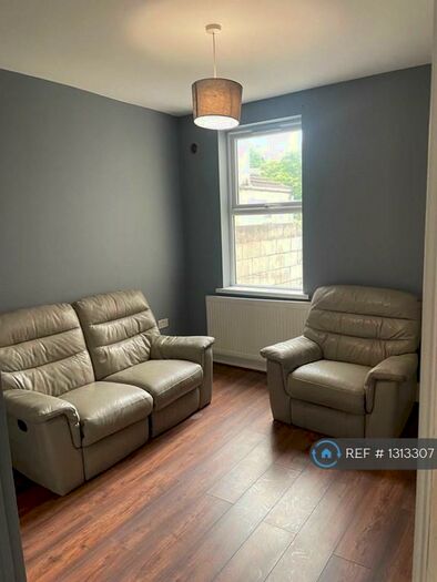 1 Bedroom Flat To Rent In Salisbury Road, Chatham, ME4