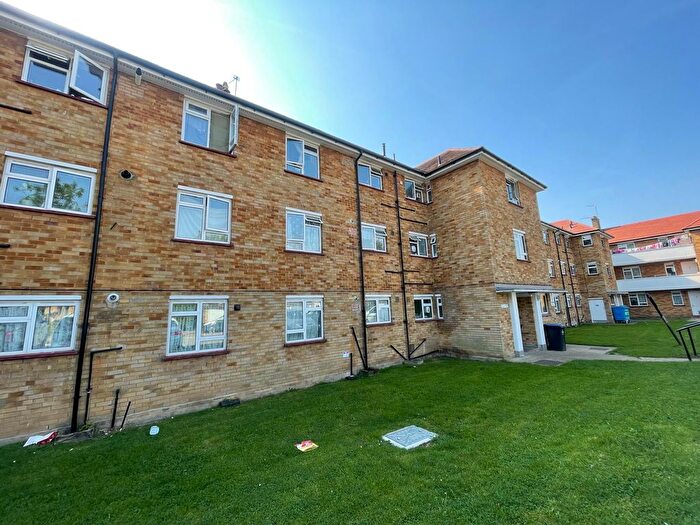 1 Bedroom Flat To Rent In Sutherland Court, Kingsbury Road, London, NW9