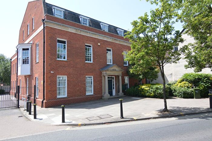1 Bedroom Flat To Rent In Broad Street, Wokingham, RG40