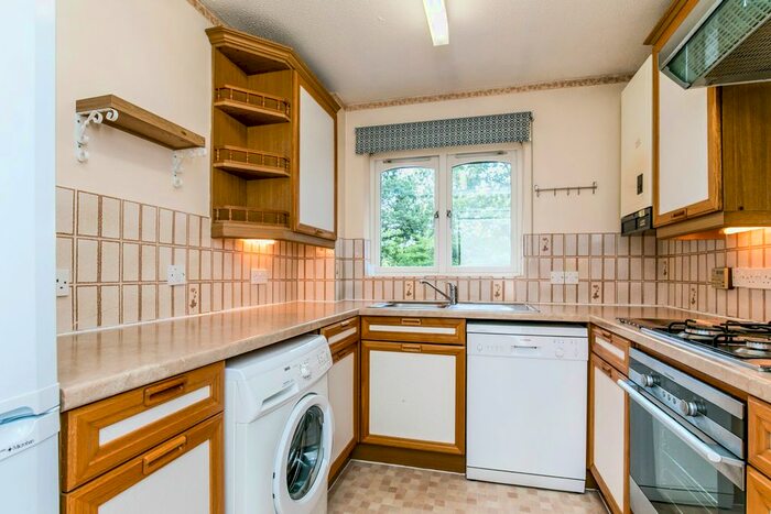 2 Bedroom Flat To Rent In Stanbury Gate, Spencers Wood, Reading, RG7