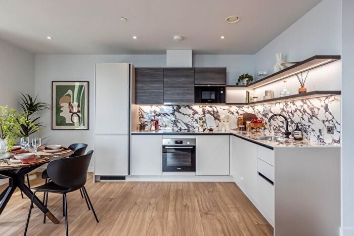 2 Bedroom Flat To Rent In Uncle Acton, North Acton, London, Acton, W3