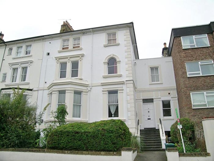 1 Bedroom Flat To Rent In Uxbridge Road, Kingston, KT1