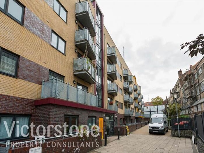 1 Bedroom Flat To Rent In Oakleigh Court, Murray Grove, Shoreditch, London, N1