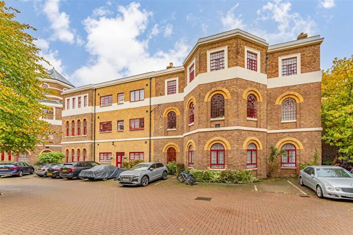 3 Bedroom Flat For Sale In Chevy Road, Southall, UB2