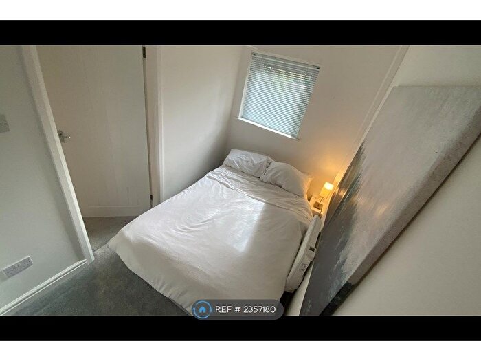 1 Bedroom Flat To Rent In Park Drive, Manchester, M16