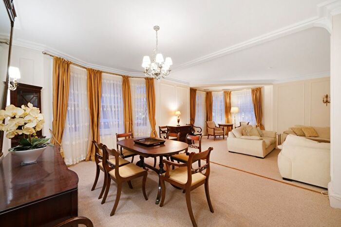 4 Bedroom Flat To Rent In Clarence Gate Gardens, Glentworth Street, Marylebone, London, NW1