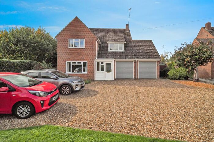 4 Bedroom Detached House For Sale In Countess Road, Amesbury, Salisbury, SP4