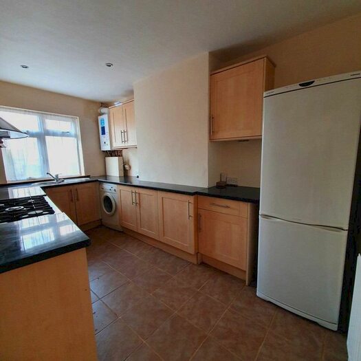 3 Bedroom Flat To Rent In Ruislip Road East, Greenford, UB6