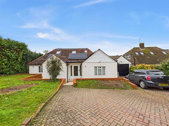 5 Bedroom Detached House For Sale In Woodplace Lane, Coulsdon, CR5