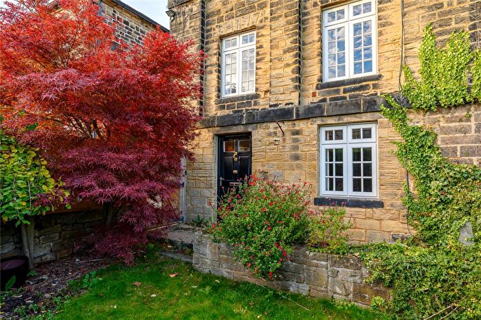 4 Bedroom End Of Terrace House For Sale In The Avenue, Harewood, LS17