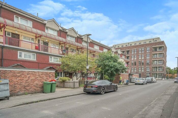 3 Bedroom Apartment To Rent In Meredith Street, London, E13