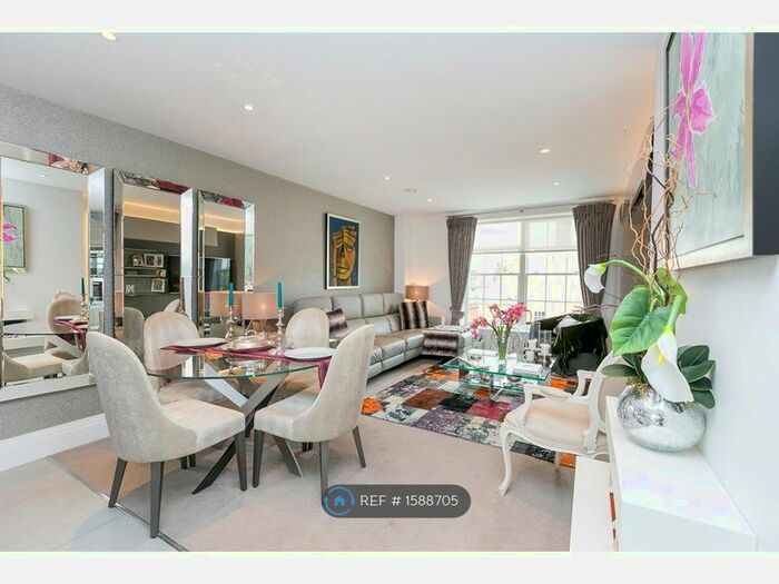 2 Bedroom Maisonette To Rent In Gardenia Court, Barnet, London, N3