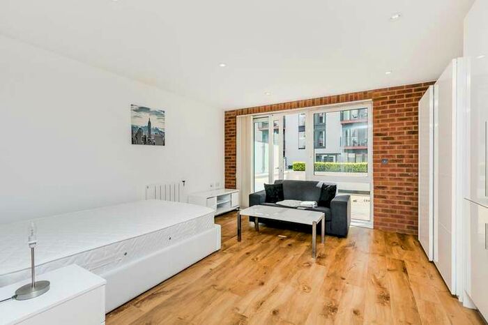 Flat To Rent In No 1 Street, Woolwich, SE18