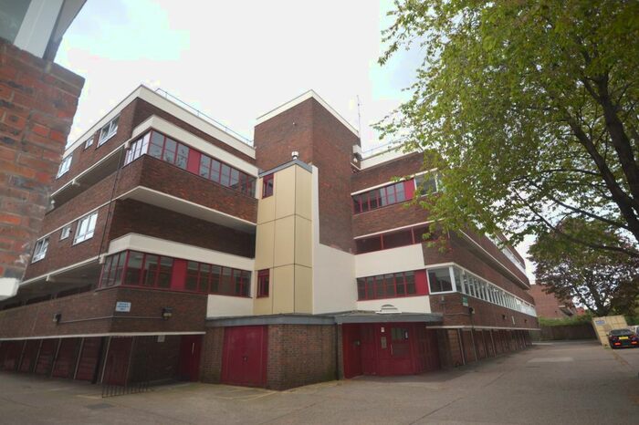 4 Bedroom Flat To Rent In Tayport Close, London, N1
