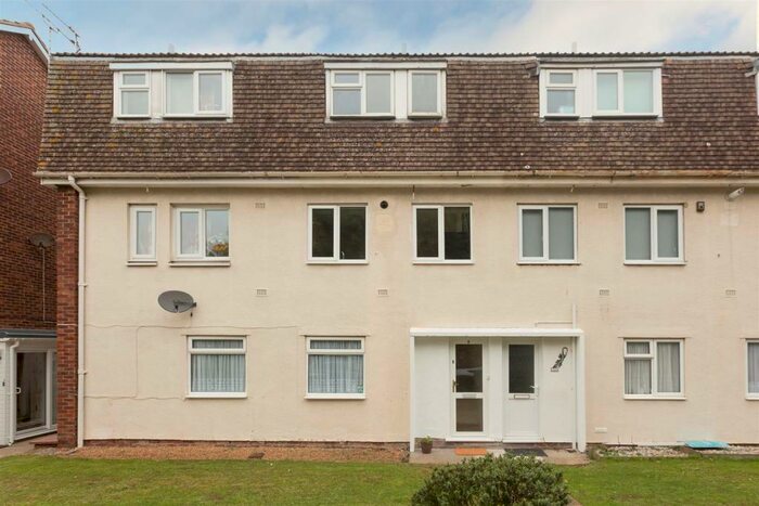 2 Bedroom Maisonette To Rent In Woodford Court, Birchington, CT7