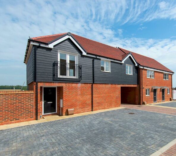 2 Bedroom Property To Rent In Crusades Road, Faygate, RH12