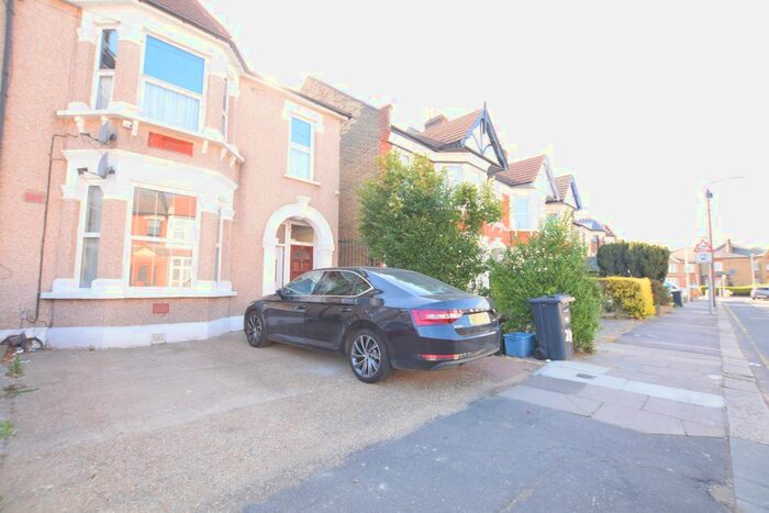 2 Bedroom Flat To Rent In Bathurst Road, Ilford, IG1