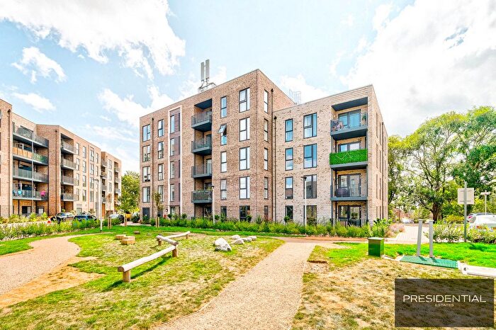 3 Bedroom Flat To Rent In Academy Way, Loughton, IG10