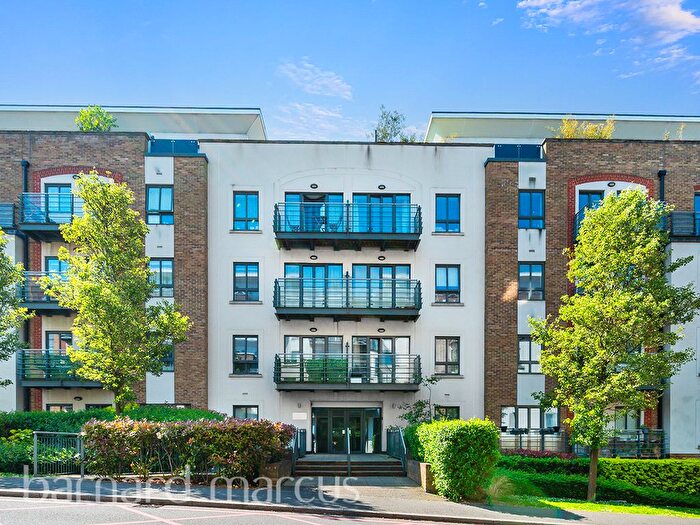 2 Bedroom Flat To Rent In Holford Way, London, SW15