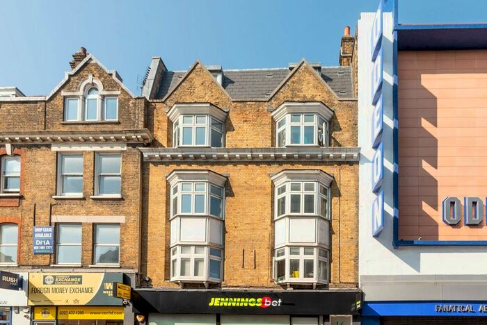 3 Bedroom Flat To Rent In Parkway, Camden Town, London, NW1