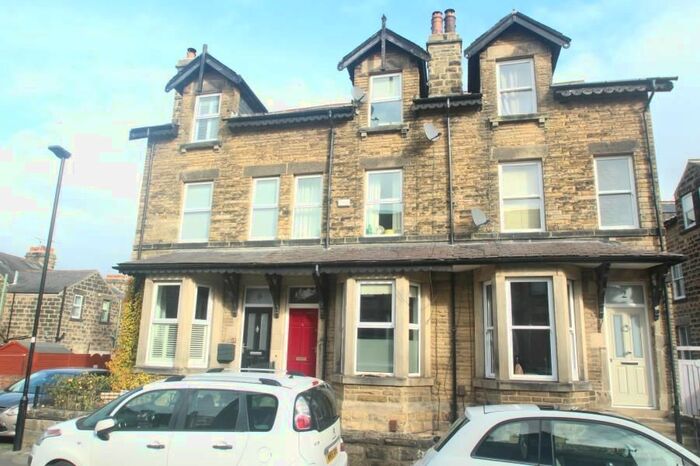 4 Bedroom Terraced House To Rent In De Ferrieres Avenue, Harrogate, HG1