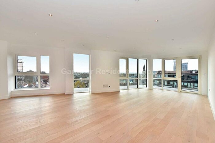 3 Bedroom Flat To Rent In Dickens Yard, Longfield Avenue, Ealing Broadway, W5