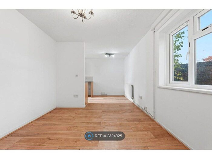 1 Bedroom Maisonette To Rent In Uppingham Gardens, Nottingham, NG2