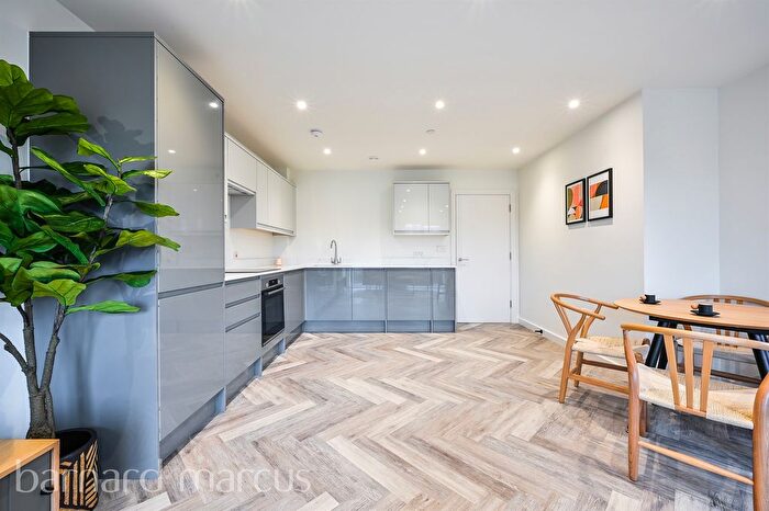 2 Bedroom Flat For Sale In Hyde Road, Sanderstead, South Croydon, CR2