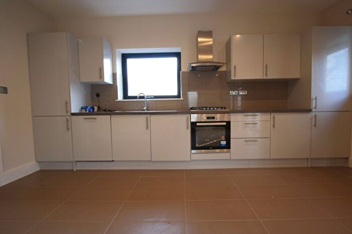 1 Bedroom Terraced House To Rent In Aragon Road, Morden, SM4