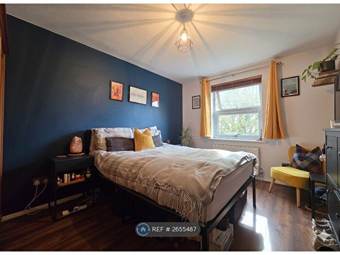 2 Bedroom Flat To Rent In Edmeston Close, London, E9