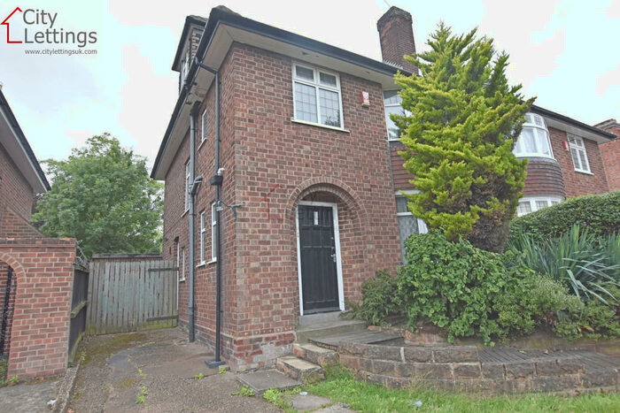 5 Bedroom Semi-Detached House To Rent In Waverley Street, Nottingham, NG7