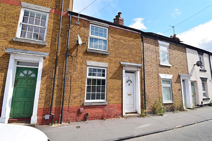 2 Bedroom Terraced House For Sale In Lawford Road, Rugby, CV21