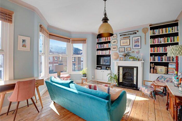 2 Bedroom Flat For Sale In St. Asaph Road, Brockley, London, SE4