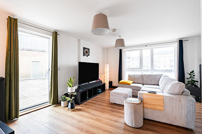 2 Bedroom Apartment For Sale In Connersville Way, Croydon, CR0