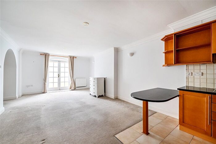 1 Bedroom Flat For Sale In Ellesmere Place, Walton-On-Thames, KT12
