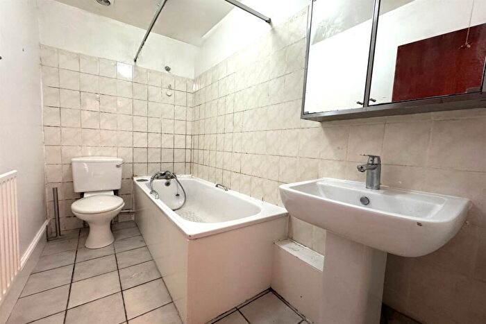 1 Bedroom Apartment To Rent In , N16