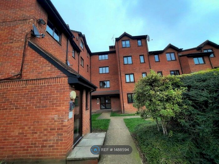 1 Bedroom Flat To Rent In Burbage House, London, SE14