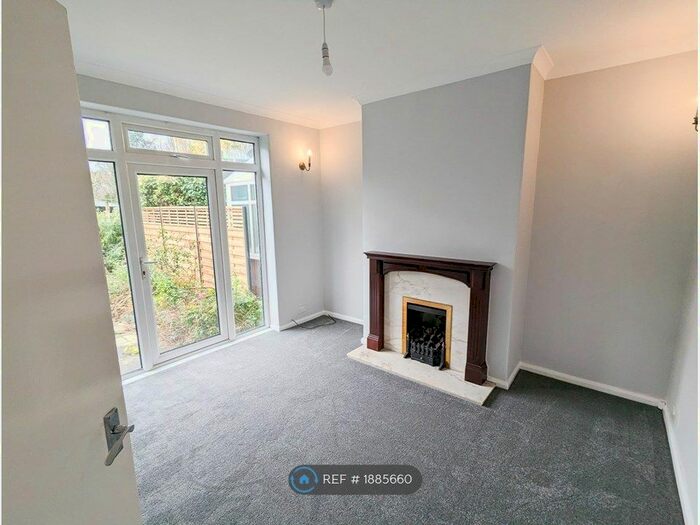 3 Bedroom Semi-Detached House To Rent In Milldale Road, Sheffield, S17