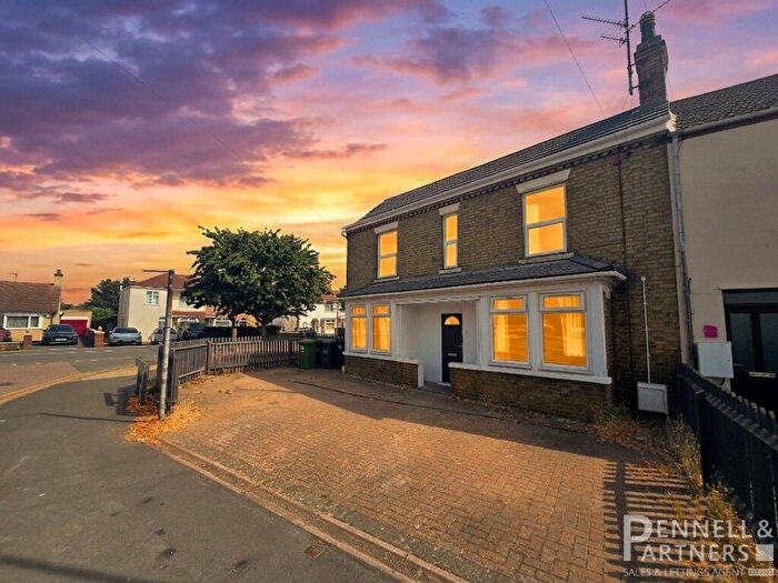 3 Bedroom End Of Terrace House For Sale In Broadway, Yaxley, Peterborough, PE7