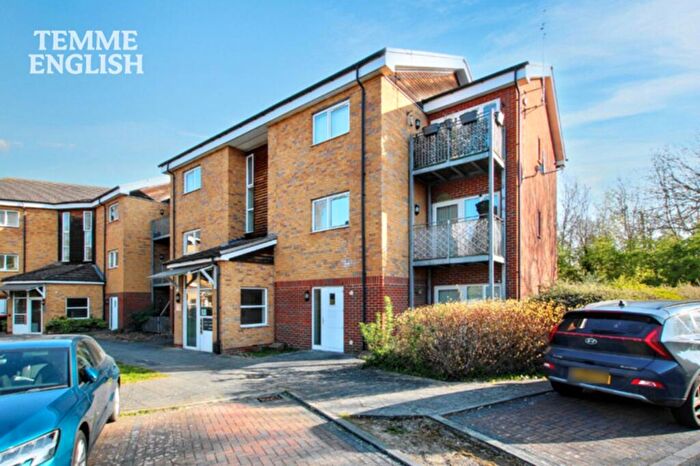 1 Bedroom Flat For Sale In Florence Way, Langdon Hills, SS16