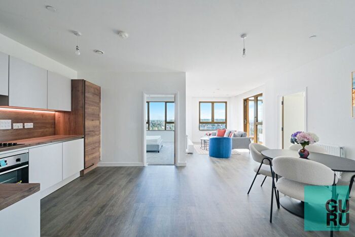 2 Bedroom Flat To Rent In Bermondsey Heights, London, SE15