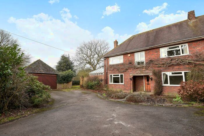 4 Bedroom Semi-Detached House To Rent In Chartridge Lane, Chesham, HP5