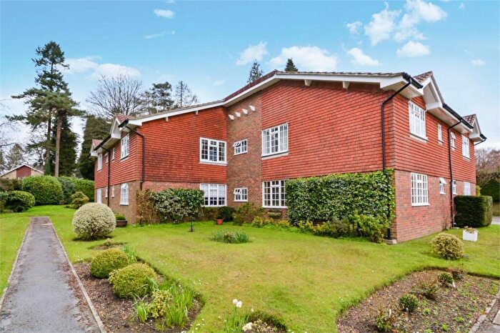 1 Bedroom Flat For Sale In The Moorings, Hindhead, Surrey, GU26
