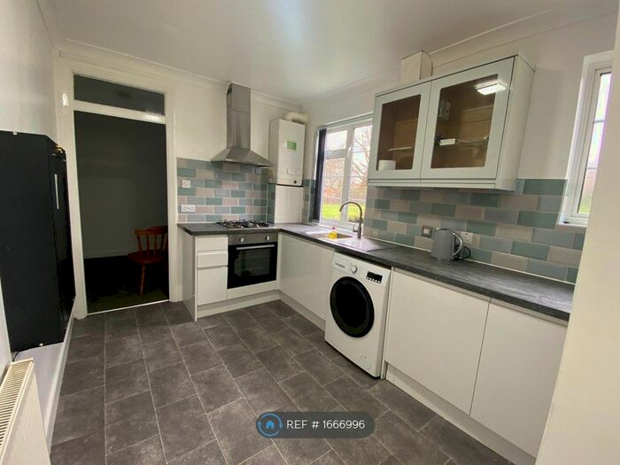 2 Bedroom Flat To Rent In Carmel Court, Wembley, HA9
